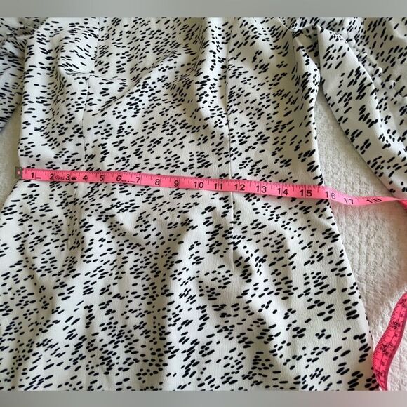 Keepsake white and black design off shoulder dress size large EUC - Picture 5 of 12